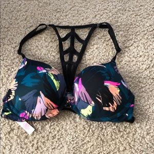 Clips in front! Push up by vs pink💕